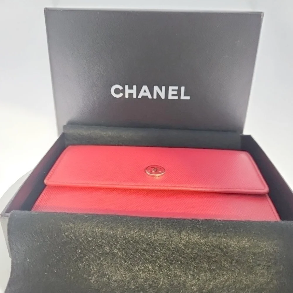 Vintage Chanel FULL INCLUSION Pre-Loved Red Calfskin Leather Clutch w/ AM Strap - Picture 3 of 16